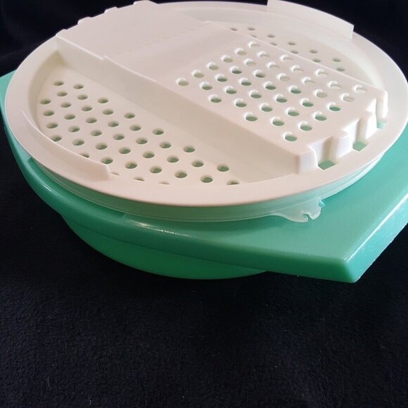 Vintage Tupperware Mint Green Container 786-4 White Cheese Grater Z Lid 3 Piece - Picture 1 of 8